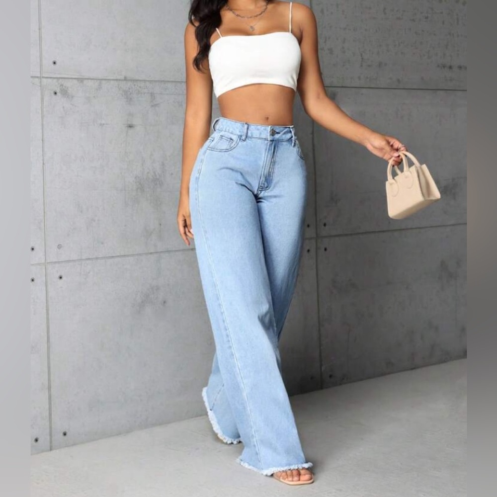 Jeans With
Pockets, Zipper, And Wide Leg Design
